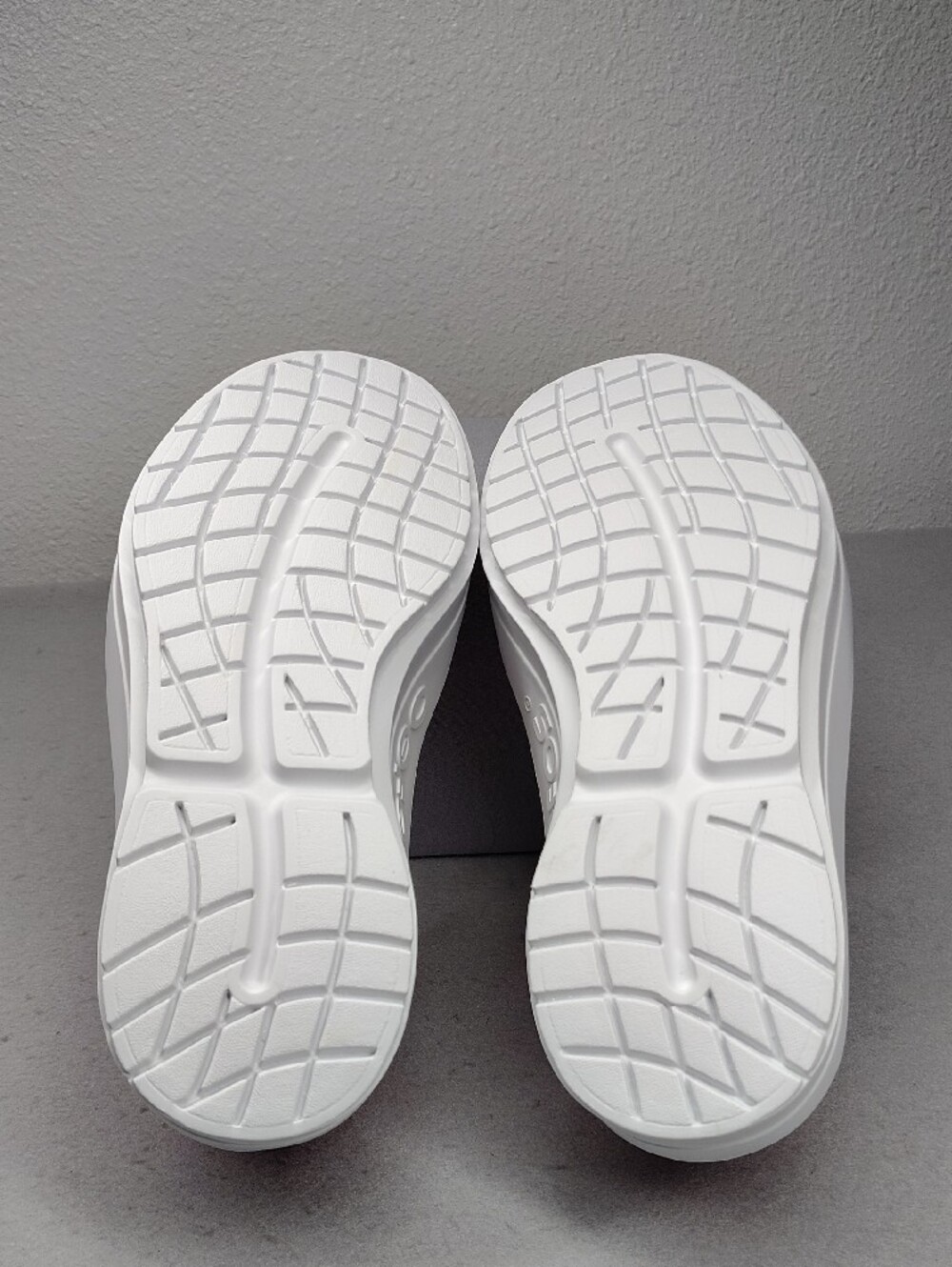 OOFOS OOmega eeZee Low Canvas Slip-On Neon Berry Size 8 - Picture 5 of 9